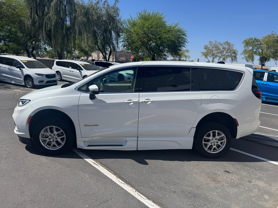 Used 2023 Chrysler Pacifica Touring L Safety - BraunAbility Side Entry Entry In Floor Automatic Ramp