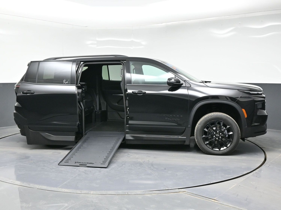 New 2026 Chevrolet Traverse 1LT Midnight - BraunAbility Side Entry In Floor Automatic Ramp