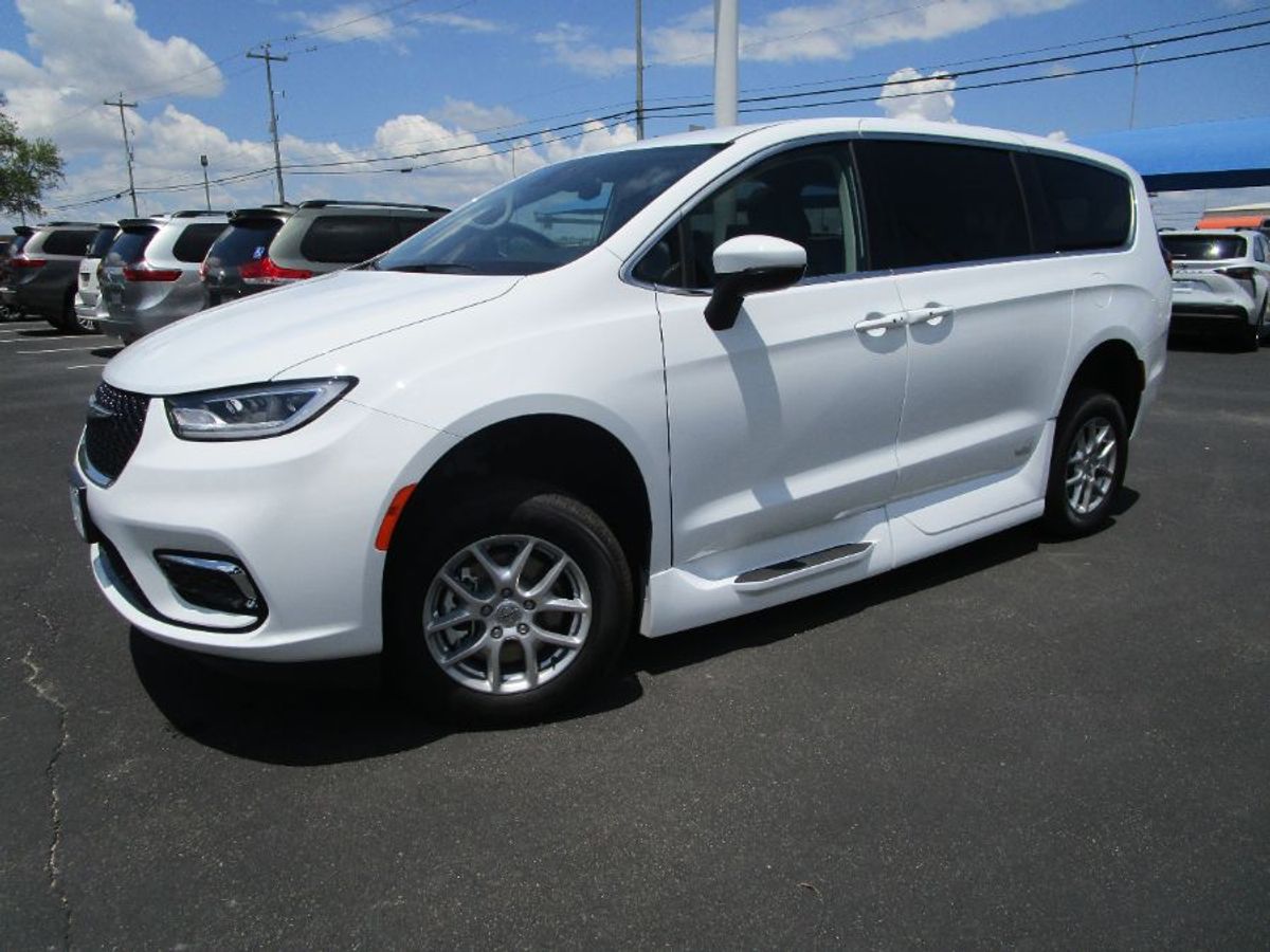 2023 CHRYSLER PACIFICA - Image 3