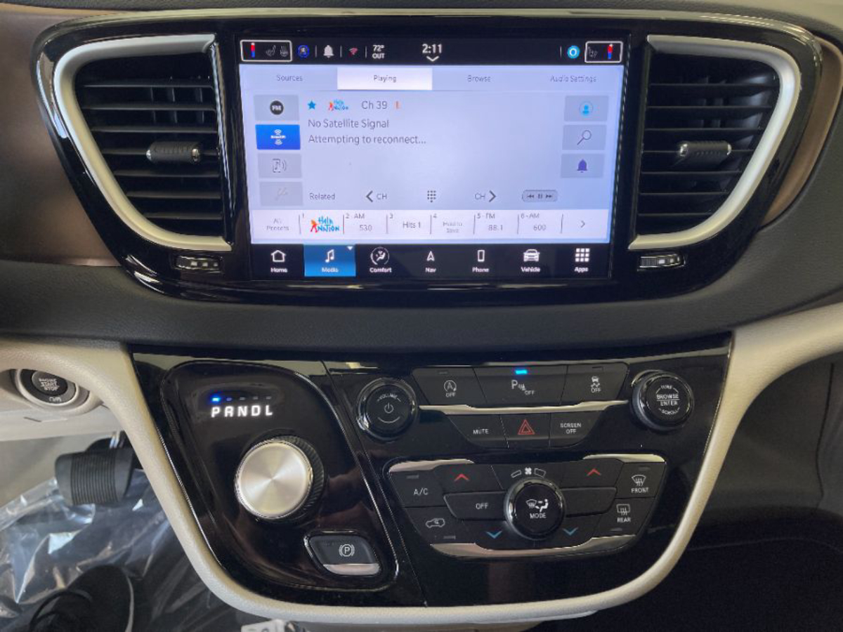 2023 CHRYSLER VOYAGER - Image 15