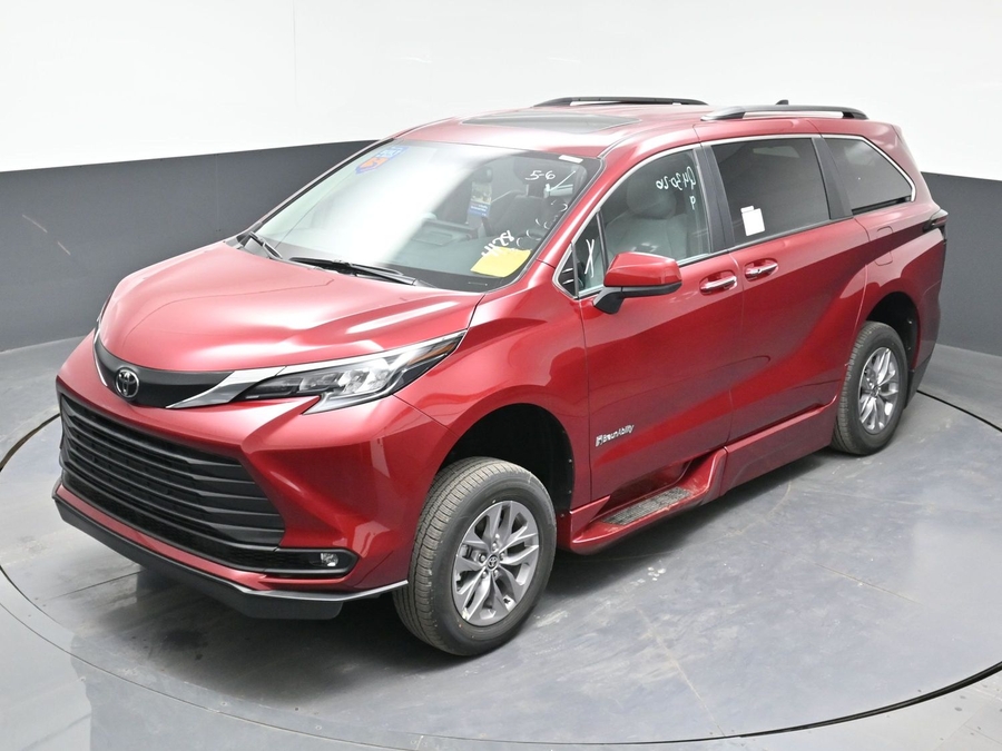 Red Toyota Sienna image number 20