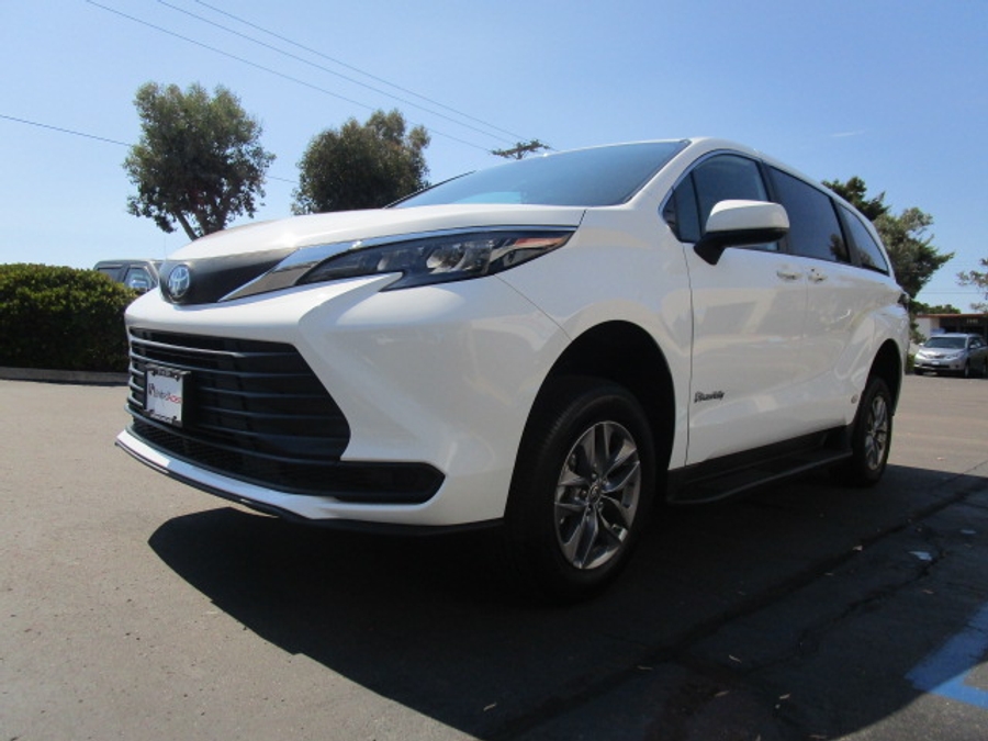 New 2025 Toyota Sienna Hybrid LE - BraunAbility Commercial Rear Entry Entry Fold Out Manual Ramp