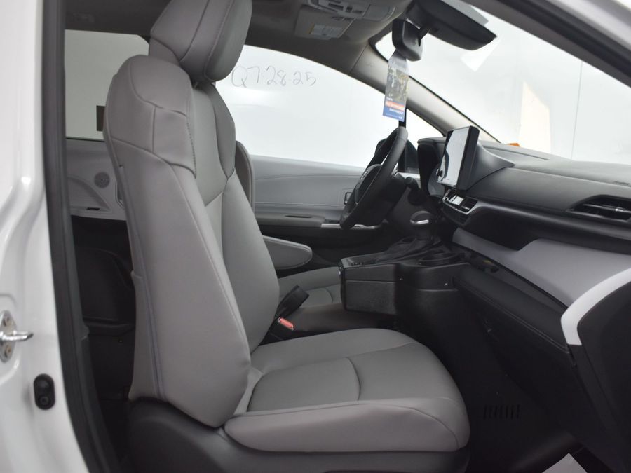 New 2025 Toyota Sienna Hybrid XLE Plus - BraunAbility Side Entry Entry Fold Out Automatic Ramp