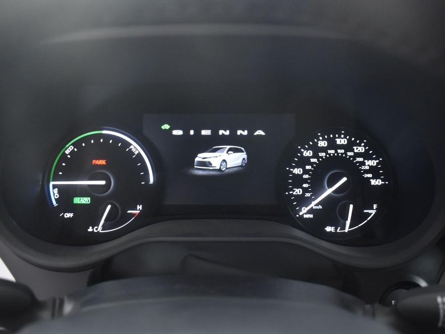 New 2025 Toyota Sienna Hybrid XLE Base - BraunAbility Side Entry Entry In Floor Automatic Ramp