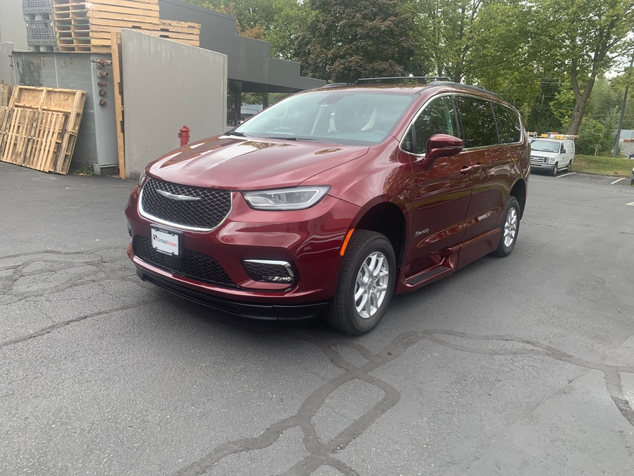 Used 2022 Chrysler Pacifica Touring L - BraunAbility Side Entry Fold Out Automatic Ramp
