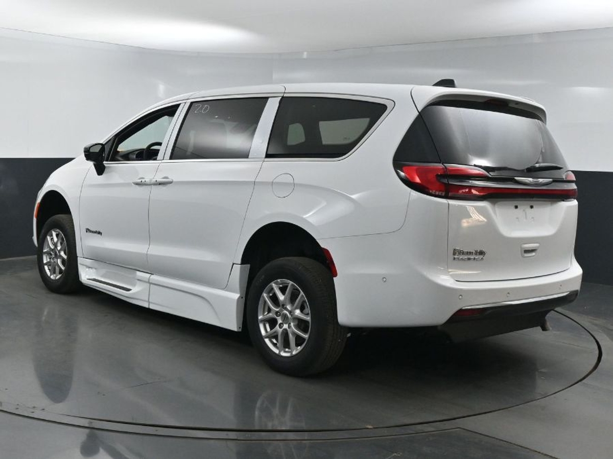 2025 CHRYSLER PACIFICA - Image 6