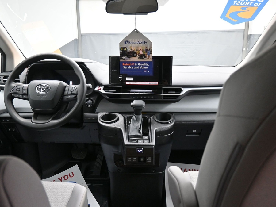 New 2025 Toyota Sienna Hybrid LE - BraunAbility Side Entry Entry Fold Out Automatic Ramp