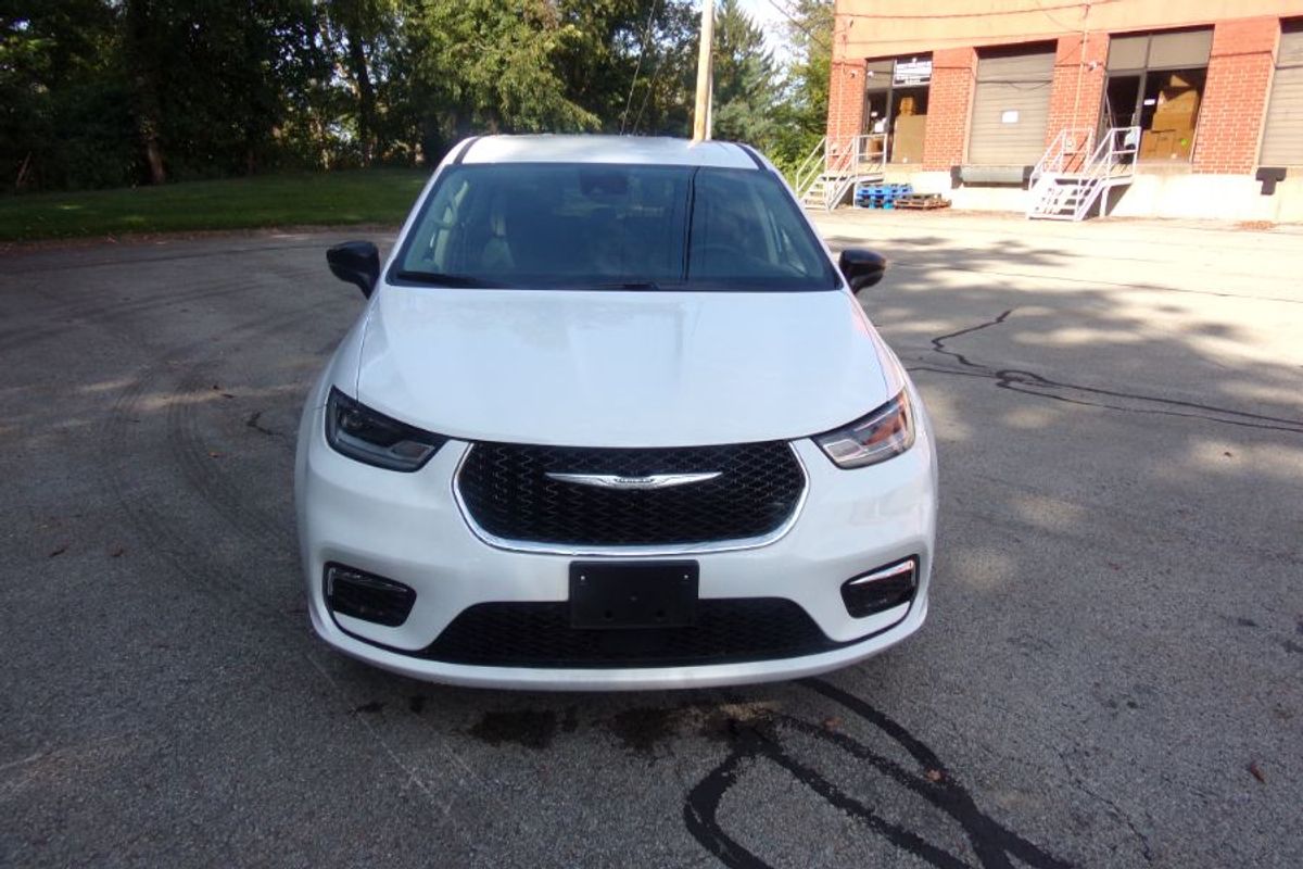 2024 CHRYSLER PACIFICA - Image 2