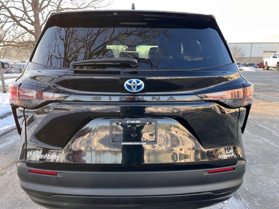 Used 2024 Toyota Sienna Hybrid LE - BraunAbility Side Entry Entry Fold Out Automatic Ramp