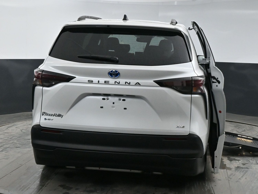New 2025 Toyota Sienna Hybrid XLE Plus - BraunAbility Side Entry Entry Fold Out Automatic Ramp
