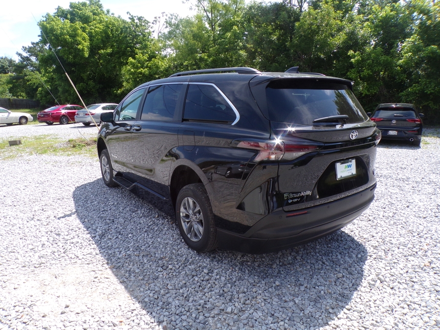 Black Toyota Sienna image number 4