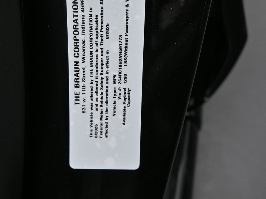 New 2027 Chrysler Pacifica Select Plus - BraunAbility Side Entry Fold Out Automatic Ramp