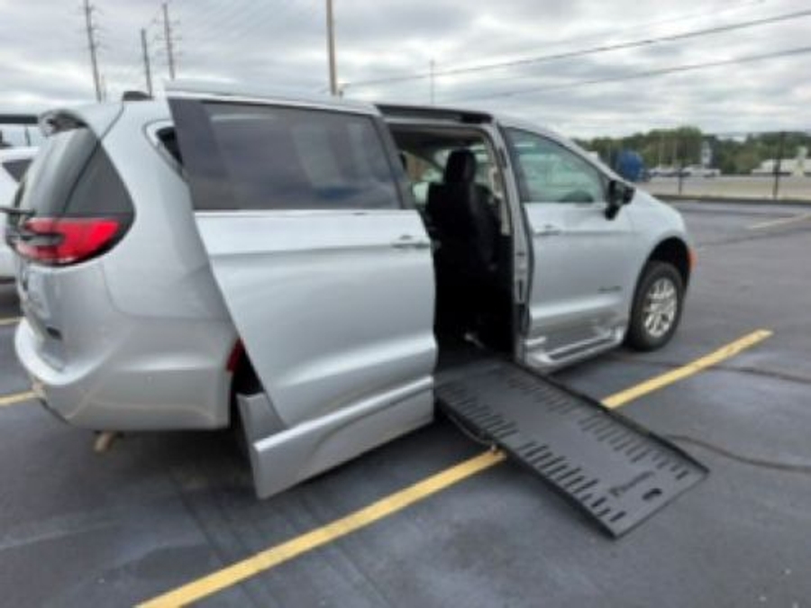 Used 2024 Chrysler Pacifica Touring L - BraunAbility Side Entry Fold Out Automatic Ramp