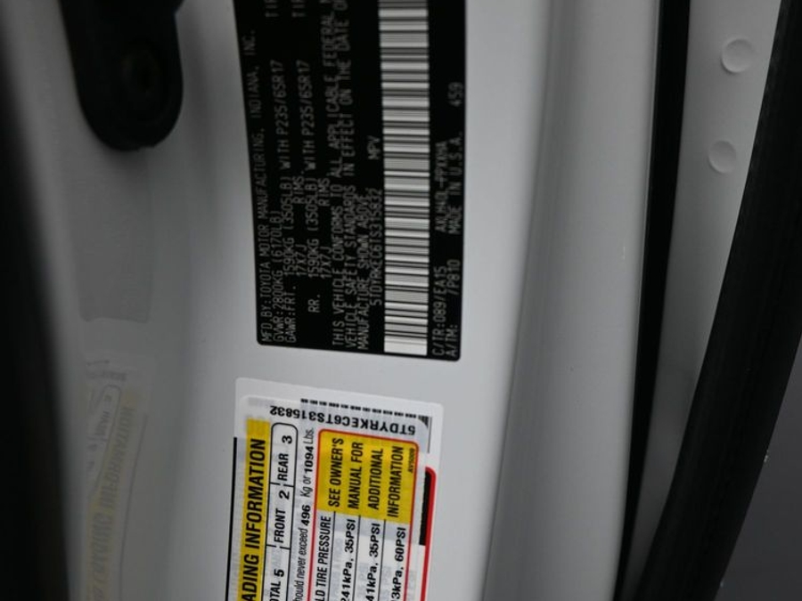 White Toyota Sienna image number 28
