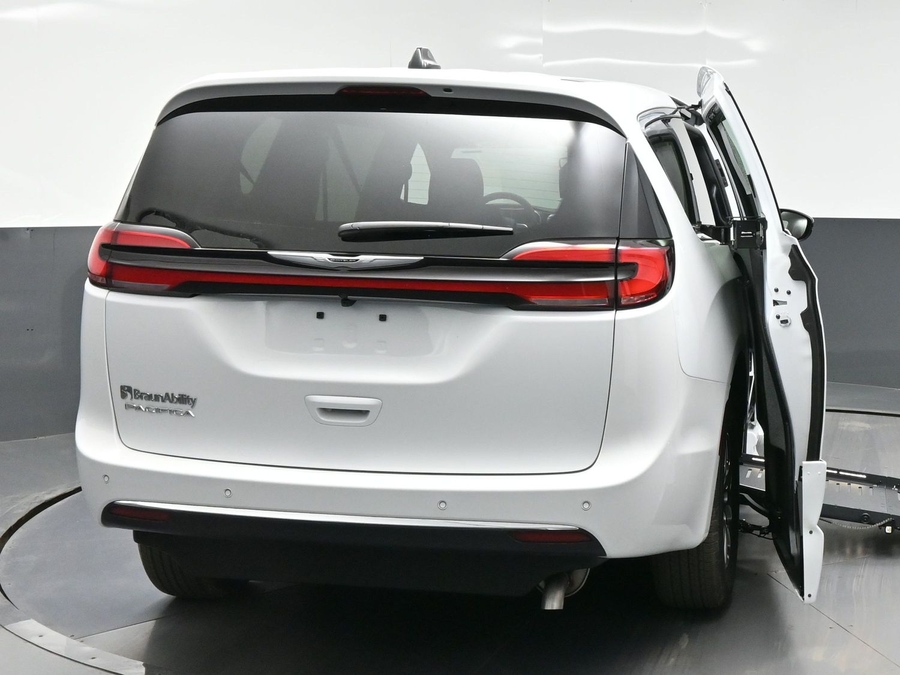 White Chrysler Pacifica image number 8