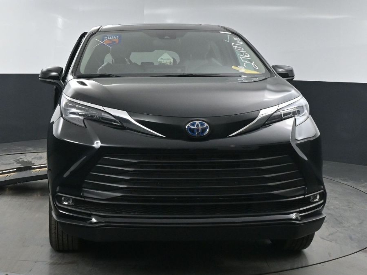 2025 TOYOTA SIENNA - Image 2