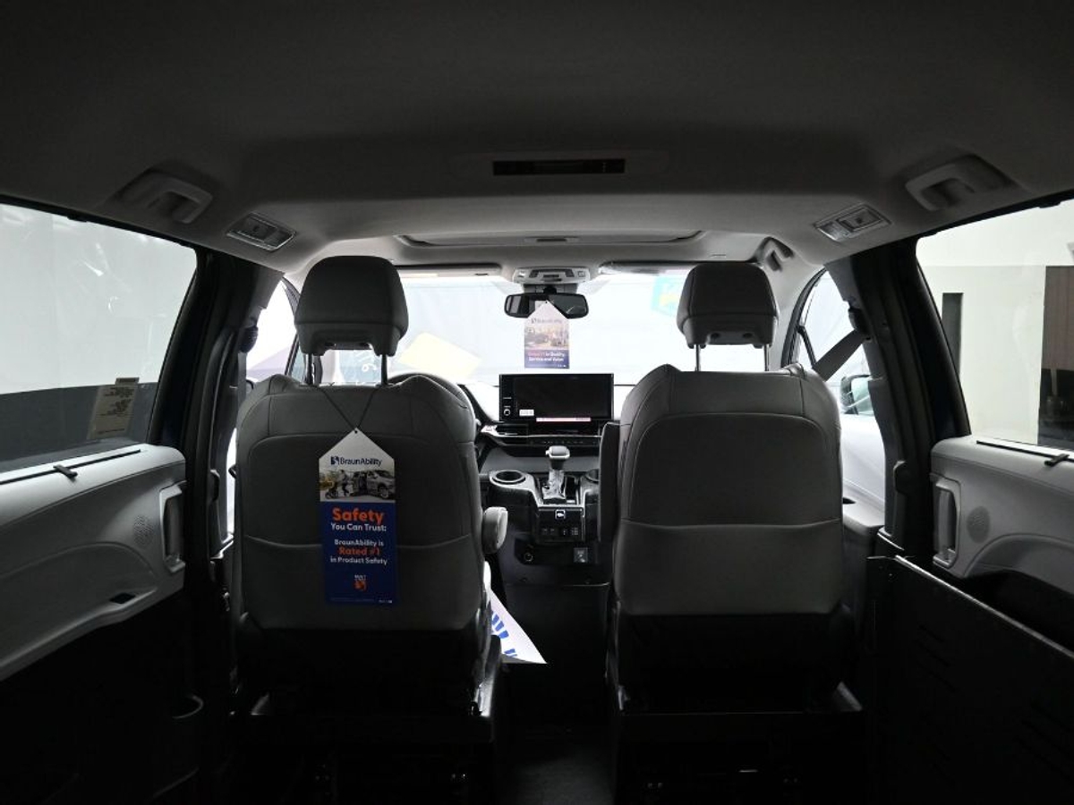 2025 TOYOTA SIENNA - Image 15