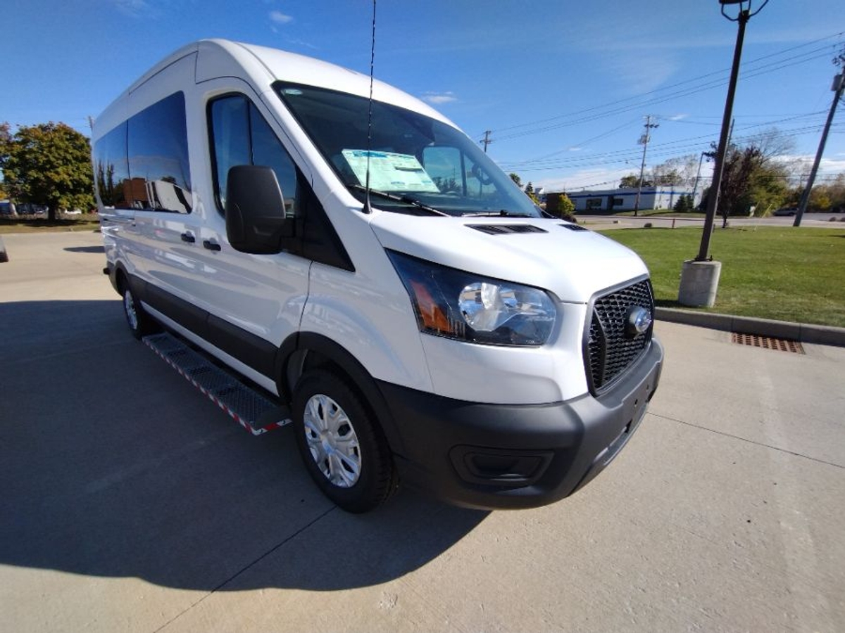 White Ford T350 image number 4