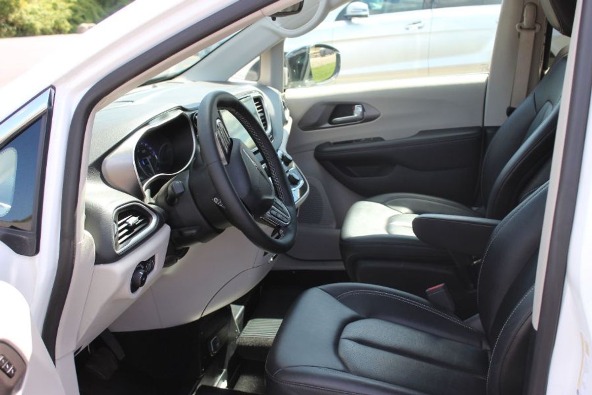 2024 CHRYSLER PACIFICA - Image 18