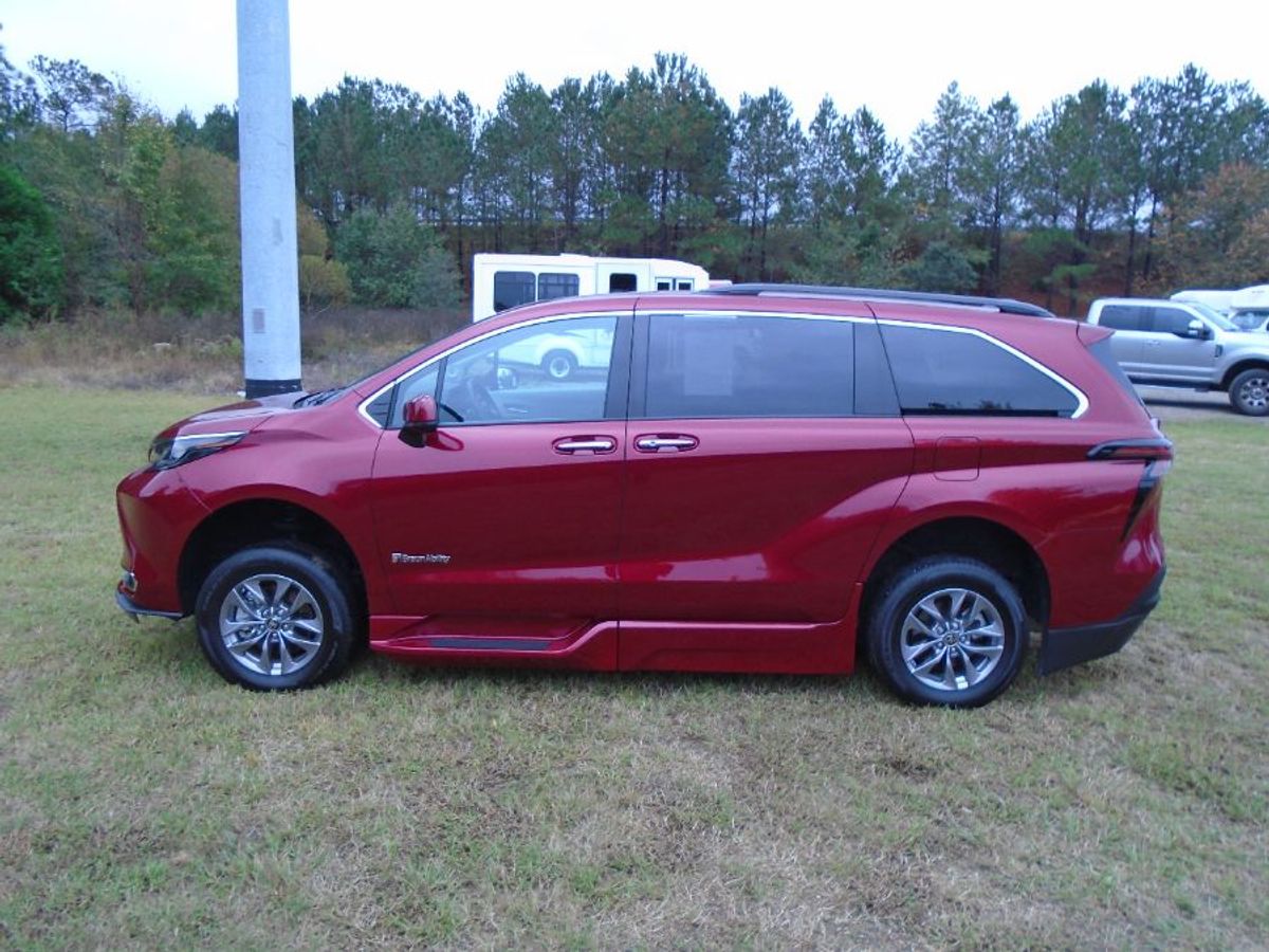 Wheelchair Van Used 2024 Toyota Sienna RS185309A