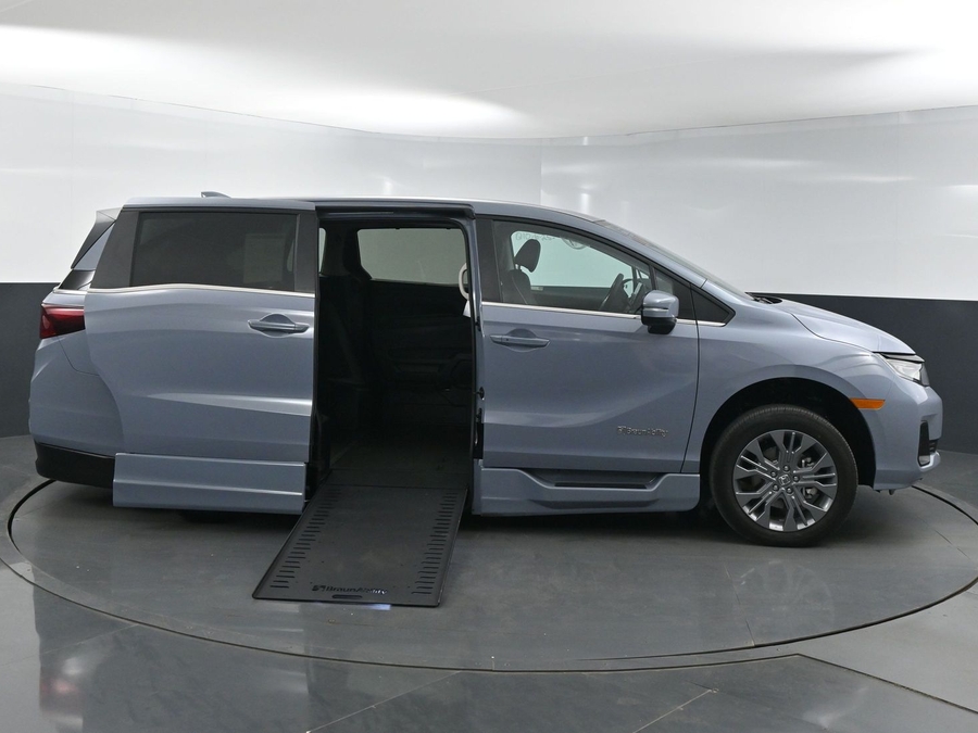 New 2025 Honda Odyssey Touring - BraunAbility Side Entry Entry In Floor Automatic Ramp