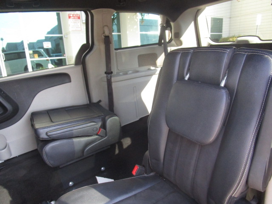 Used 2019 Dodge Grand Caravan SXT - OTH Rear Entry Entry Fold Out Manual Ramp