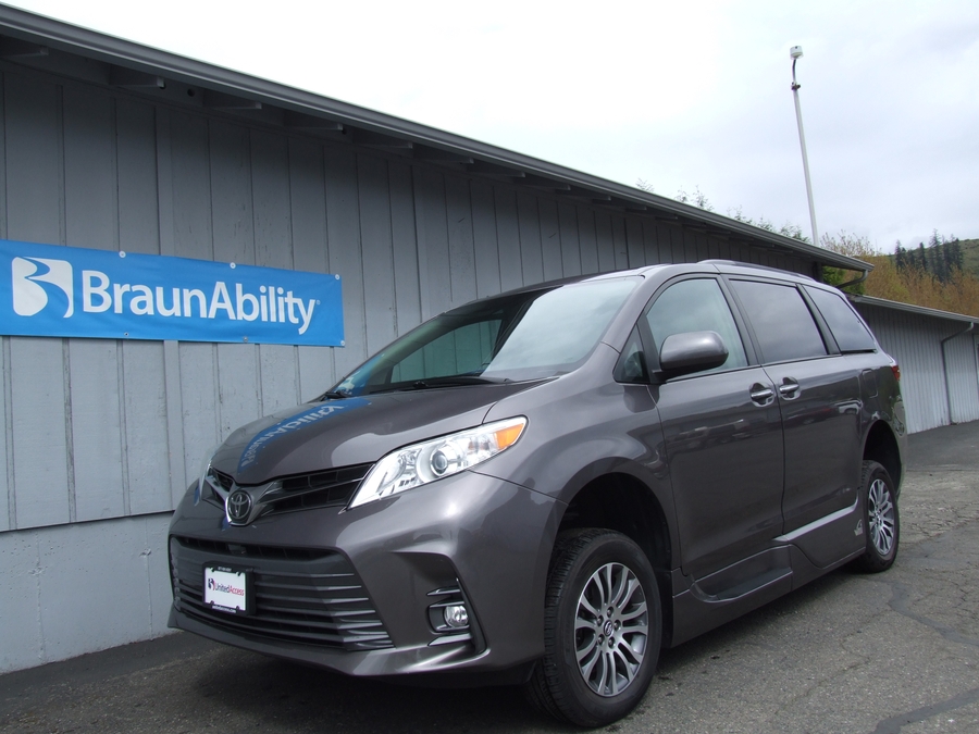 Used 2019 Toyota Sienna XLE - VMI Side Entry Entry In Floor Automatic Ramp