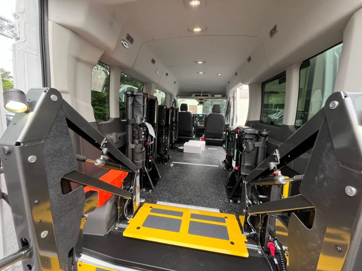 White Ford T350 image number 16