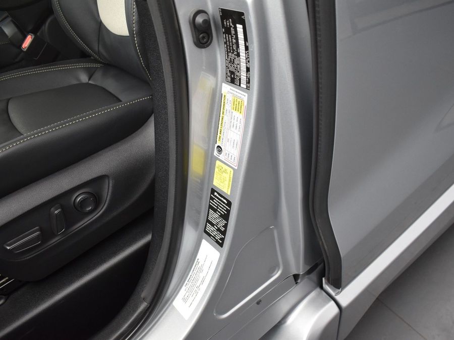 New 2025 Toyota Sienna Hybrid Platinum - BraunAbility Side Entry Entry Fold Out Automatic Ramp