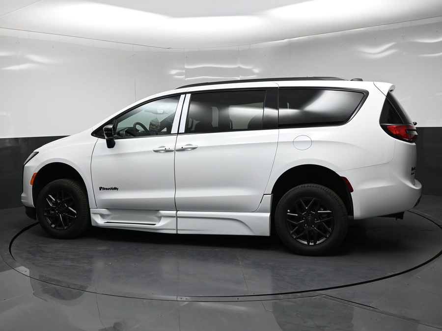 New 2027 Chrysler Pacifica Select Sport - BraunAbility Side Entry Fold Out Automatic Ramp