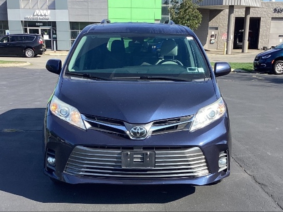 2020 Toyota Sienna XLE - Photo 15