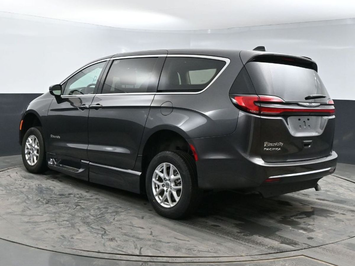 Chrysler Pacifica gris imagen numero 21