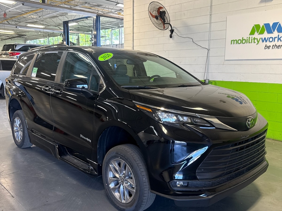 Black Toyota Sienna image number 3