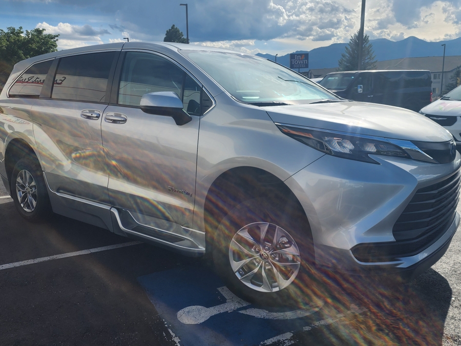 Used 2024 Toyota Sienna Hybrid LE Base - BraunAbility Side Entry Fold Out Automatic Ramp
