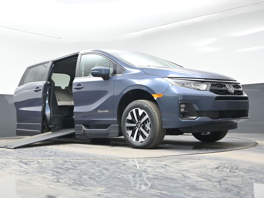 Blue Honda Odyssey image number 12