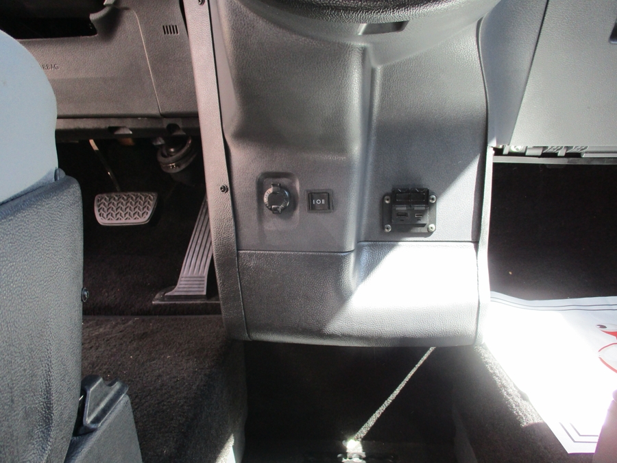 White Toyota Sienna image number 10