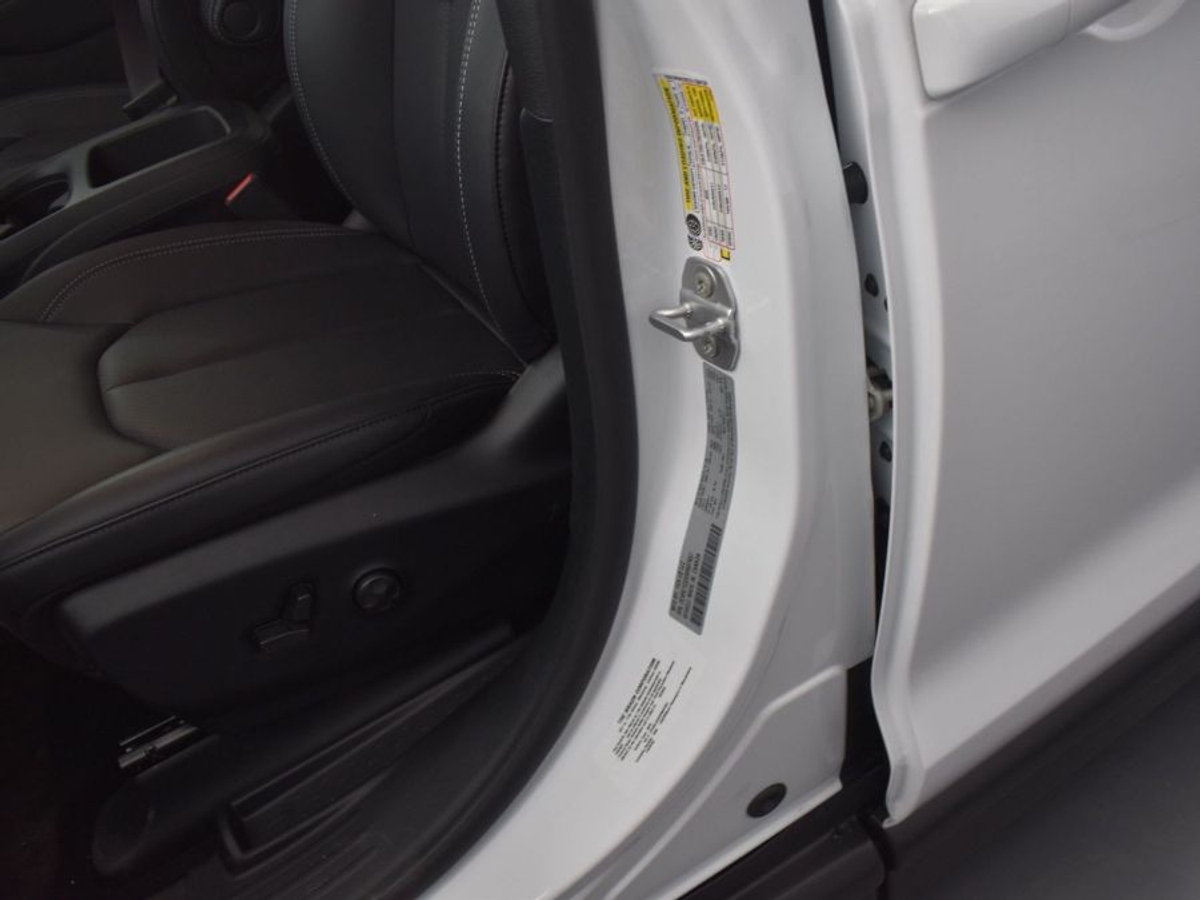 2025 CHRYSLER VOYAGER - Image 16