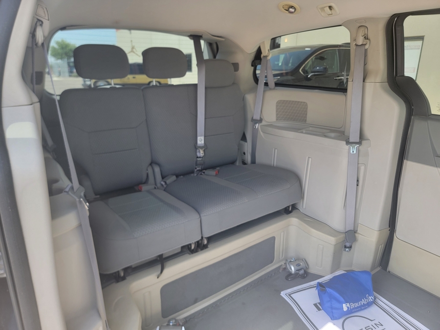 Used 2010 Dodge Grand Caravan SE - BraunAbility Side Entry Fold Out Automatic Ramp