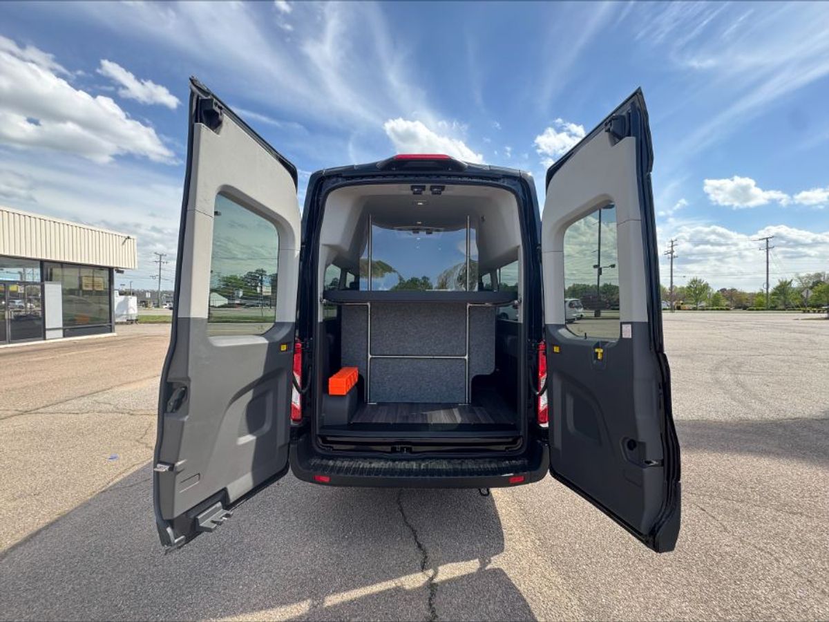 Black Ford Transit image number 3