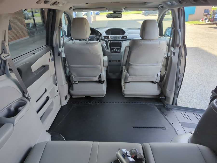 Used 2016 Honda Odyssey EX-L - BraunAbility Side Entry Fold Out Automatic Ramp