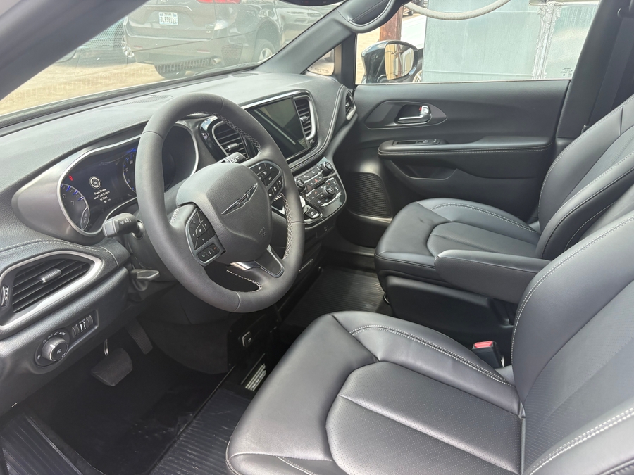 2026 Chrysler Pacifica Select - Photo 9