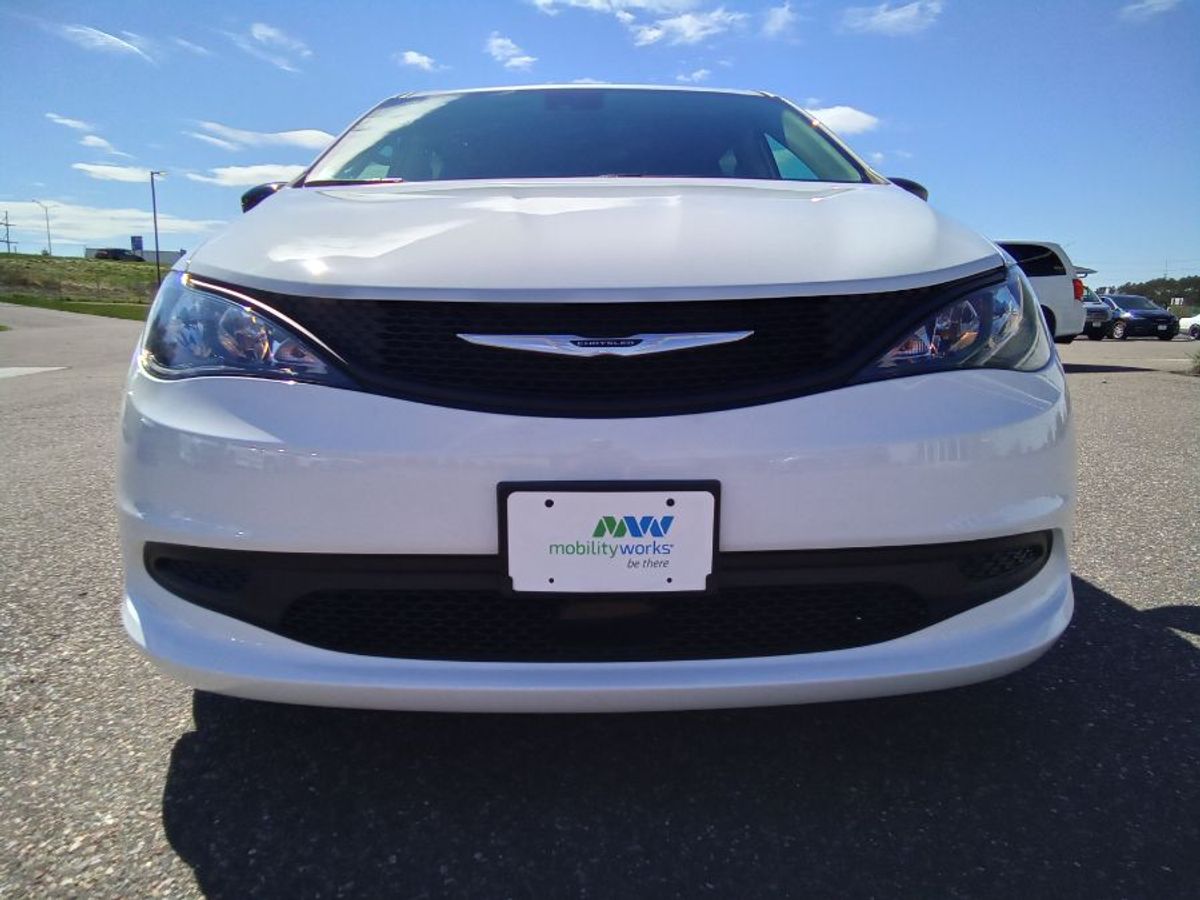 2024 CHRYSLER VOYAGER - Image 4