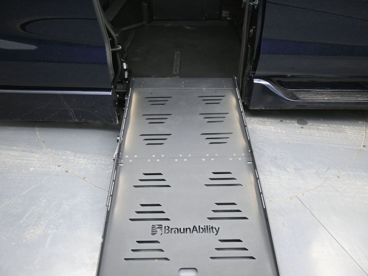 2025 TOYOTA SIENNA - Image 11