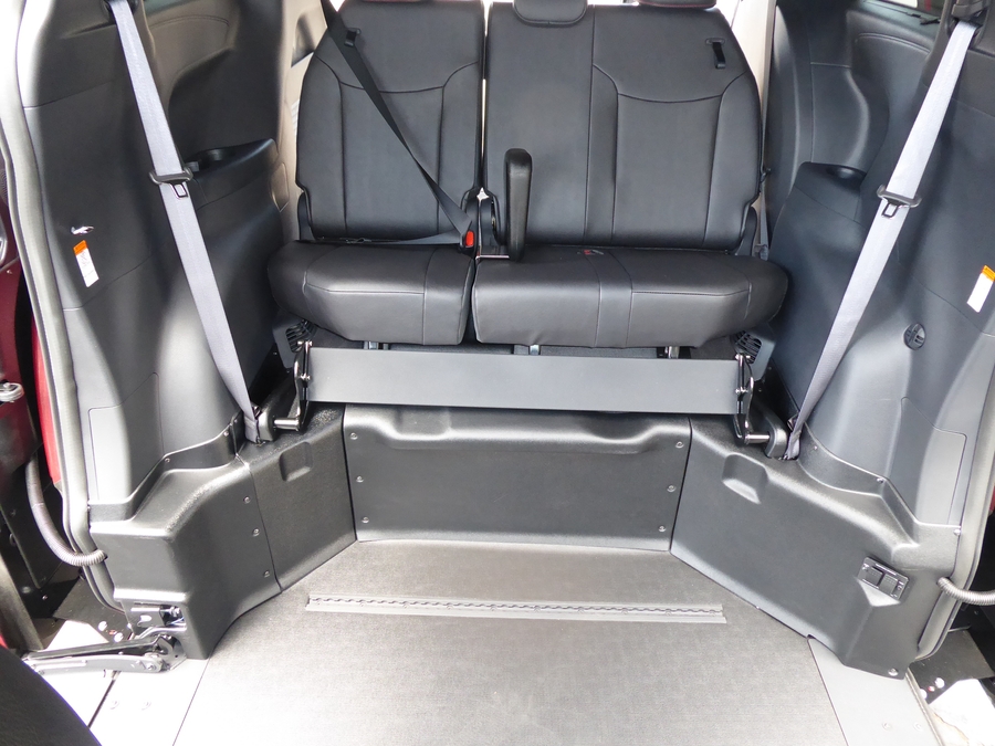 New 2026 Toyota Sienna Hybrid XSE Sport - BraunAbility Side Entry Fold Out Automatic Ramp