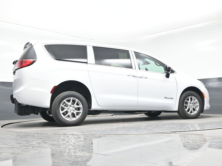 New 2026 Chrysler Voyager LX - BraunAbility Rear Entry Entry Fold Out Manual Ramp