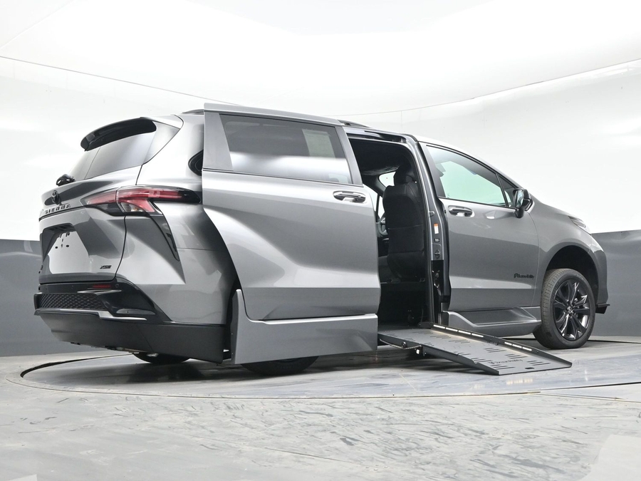 New 2026 Toyota Sienna Hybrid XSE Sport - BraunAbility Side Entry Entry Fold Out Automatic Ramp