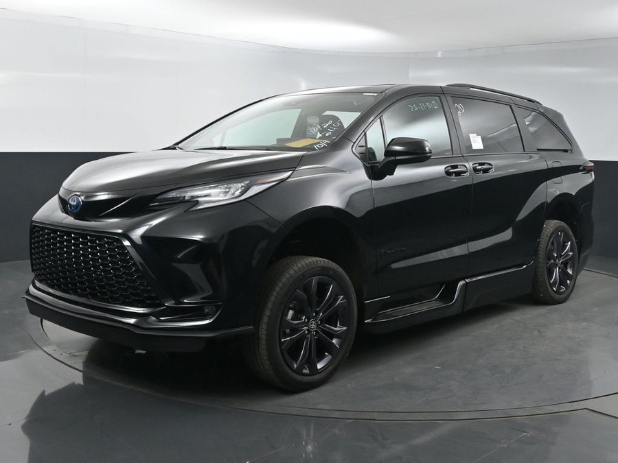 New 2025 Toyota Sienna Hybrid XSE Sport - BraunAbility Side Entry Entry In Floor Automatic Ramp