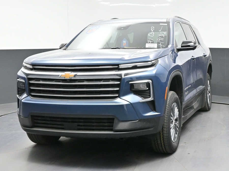 Blue Chevrolet Traverse image number 1