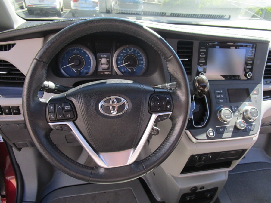 Used 2020 Toyota Sienna XLE - BraunAbility Side Entry Entry In Floor Automatic Ramp