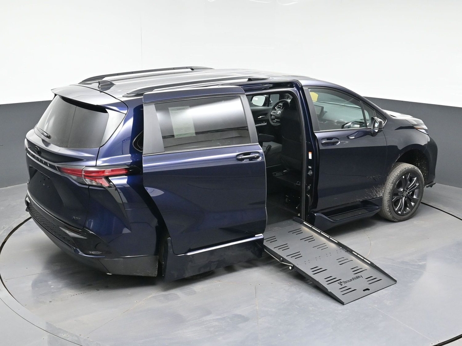 New 2026 Toyota Sienna Hybrid XSE Sport - BraunAbility Side Entry Entry Fold Out Automatic Ramp